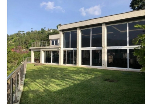 Vendo Casa 1100m2, 5h/7b/8p Cerro Verde 5433