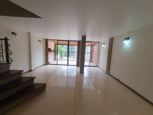 Casa  En Arriendo Envigado Sector Loma El Esmeraldal 