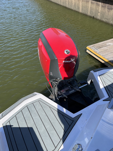 Lancha Custon 25. Con Evinrude Etec G2 200 Hp