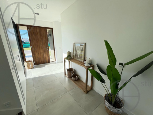 Casa En Venta De 5 Ambientes En Puertos