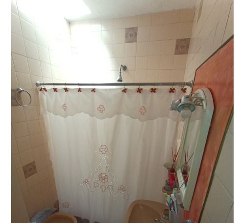 Casa Con Galpón Interno Sobre Lote De 7.79 X 48