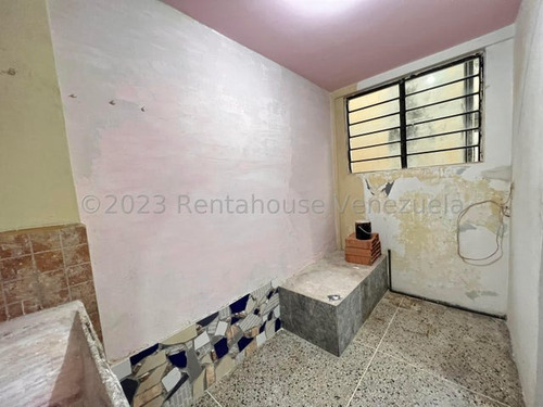 Se Vende Conservado Apartamento Maracay Zona Centro 24-9986 Al