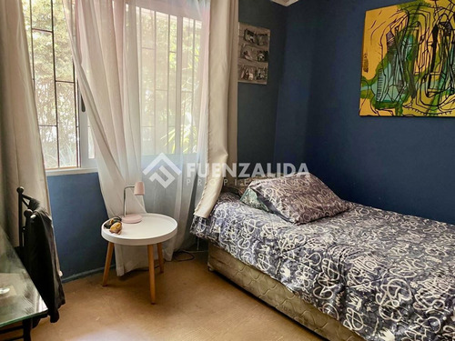 Casa En Venta De En La Reina. 376/ 119 Mts.uf 6.700