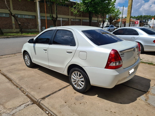 Imagen 3 de 9 de Toyota Etios 4ptas Xls 2015 Full Full Permuto Ingrassia