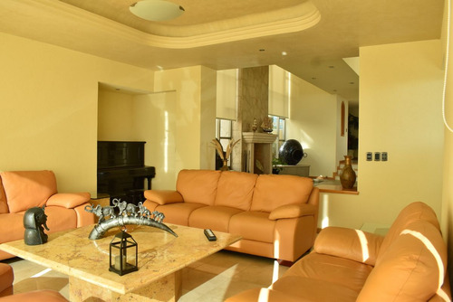 Casa En Venta De Lujo Con Vista Panóramica Y Alberca En El Palomar