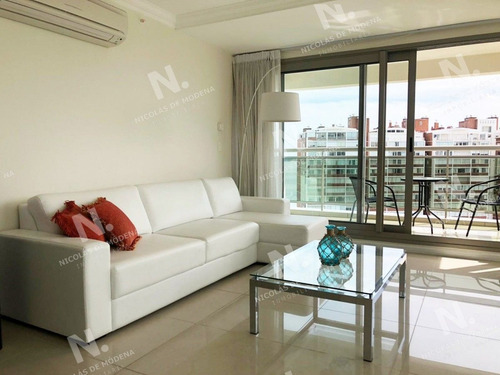 Imagen 2 de 9 de Hermoso Departamento En Venta De 2 Dormitorios. Torre Imperiale. - Punta Del Este Brava