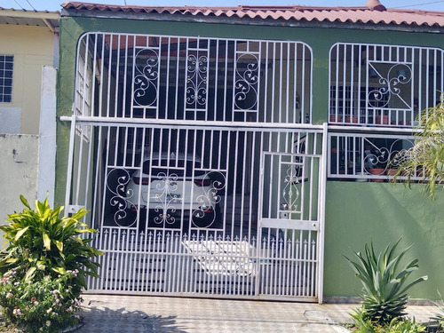 Se Vende Hermosa Casa Con Mejoras En Praderas Del Rocio