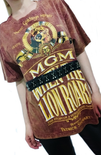 Remera Amplia Rockera Mgm Con Apliques 