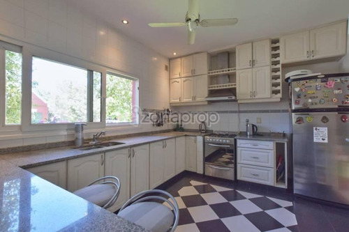 Imagen 9 de 27 de Lindisima Casa Con Mucha Luz Natural Sobre Espectacular Lote Interno De 1.372 M2