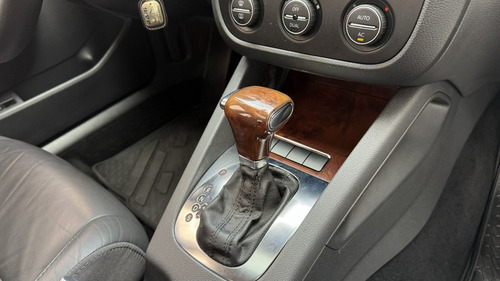 Volkswagen Vento 2.5 Luxury Wood Tiptronc 170cv