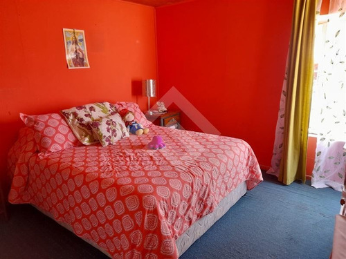 Casa En Venta De 4 Dorm. En Maipú