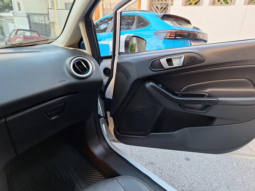 Ford Fiesta 1.6 TITANIUM HATCH 16V FLEX 4P AUTOMÁTICO