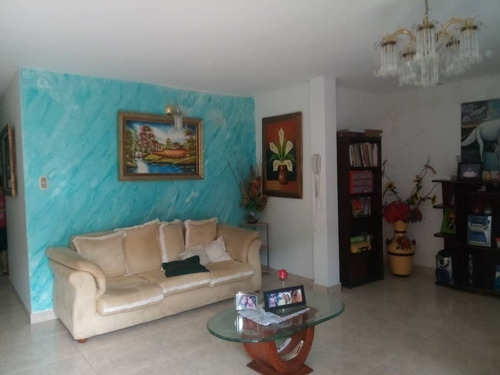 Imagen 2 de 12 de Bella Casa Bifamiliar Sector Los Mangos