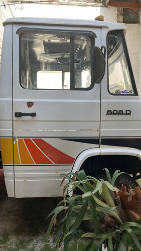 Baú Com Teto Solar Com Sofá Cama Cor Branca Baú Mede4/5