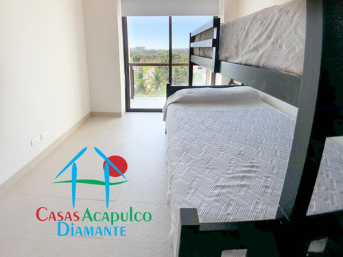 Cad La Isla Gran Caimán 604. Terraza Con Vista A Los Jardines Y Albercas