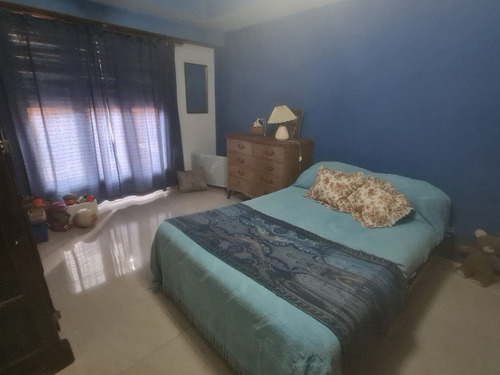 Chalet 4 Ambientes Con Parque. Barrio San Cayetano.