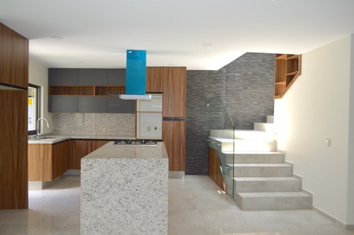 Casa Con Recámara En Planta Baja, Para Estrenar, Argenta Residencial En Zapopan