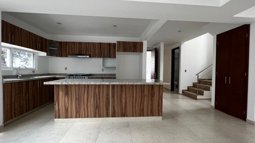 Imagen 18 de 27 de Casa En Venta Nueva, 3 Recámaras, 3 Baños, Estudio, Family Room Col. Bella Vista