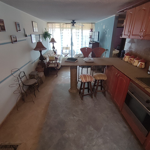 Apartamento En Terrazas Del Puerto I, De 2 Hab 2 Baños 1 Puesto De Estacionamiento. Amoblado. Con Piscina Y Churuata. En La Vía Alterna (barcelona - Puerto La Cruz)