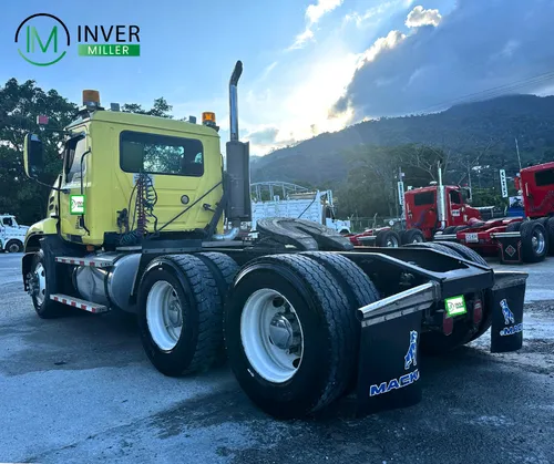 Mack Cnx 613 Tractomula