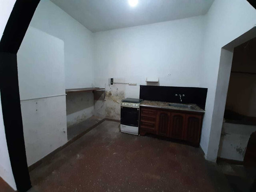 Local Con Deposito Apto Vivienda - Excelente Esquina Comercial - Se Vende Con Renta Hasta Feb 2027 -