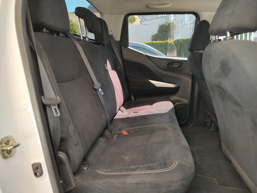 Nissan NP300 2.4 Doble Cabina Se Aa Pack Seg Mt
