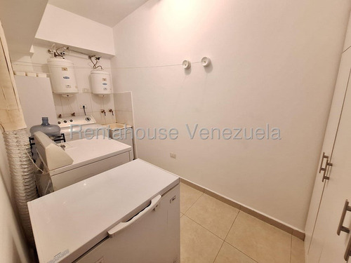 Moderno Y Espacioso Apartamento En Una De Las Mejores Urbanizaciones De Valencia. Todas Las Habitaciones Tienen Baño Privado, Además De Estudio, Estar Familiar, Salón-comedor Y Una Cocina Amplia.