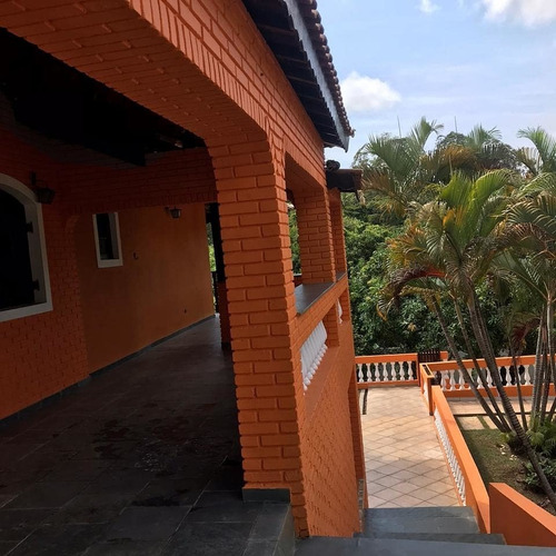 2.500 M², Bela Chácara Em Condomínio, 03 Dormitórios !!