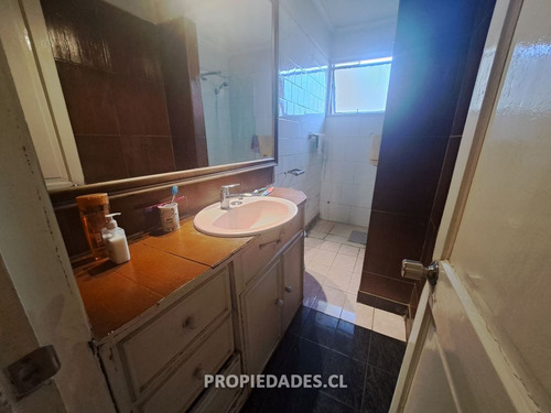 Casa En Venta De 4 Dorm. En Ñuñoa