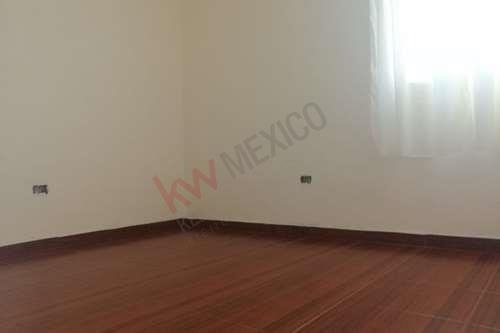Imagen 17 de 25 de Casa Duplex En Las Bugambilias 3er Sector Totalmente Remodelada Excelentes Acabados 3 Recamaras Lista Para Habitar, Amplia Sala Comedor Concepto Abierto