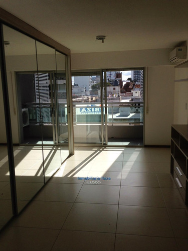 Imagen 2 de 15 de Pocitos Venta Monoambiente Con Cochera Oficina O Vivienda.