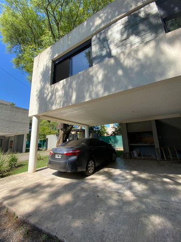 Casa En Venta De 3 Dormitorios En Villa Allende.