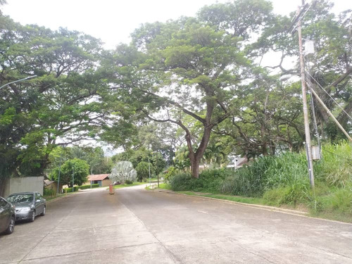 Town House En Venta En Obra Gris Ubicado En Residencias Vista Al Golf Urb Villas De San Diego Country Club. St
