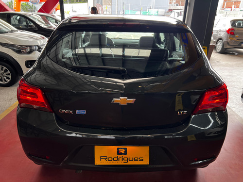 Chevrolet Onix 1.4 MPFI LTZ 8V FLEX 4P AUTOMÁTICO