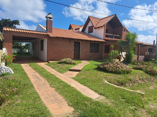 Inmobiliaria Costa Azul Vende Dos Casas En Un Padrón, Con Vista Al Mar A 50 Metros De La Playa, Antoniopolis, Rocha.