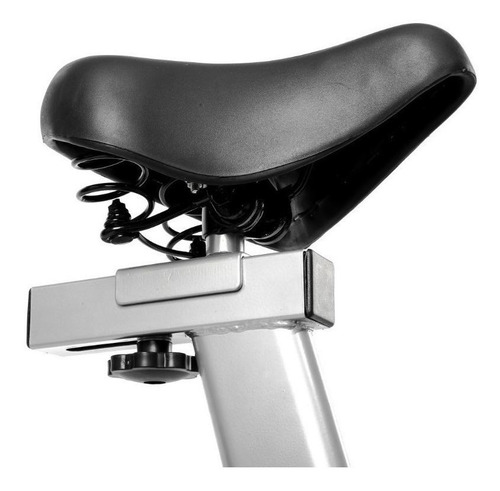 Imagem 5 de 7 de Bicicleta ergométrica WCT Fitness 10100018 para spinning preta