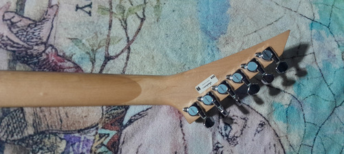 Guitarra Jackson Warrior Japan Floyd Rose 1999 Destro Cereja Metálico Rosewood Com Dentes De Tubarão (Usado)