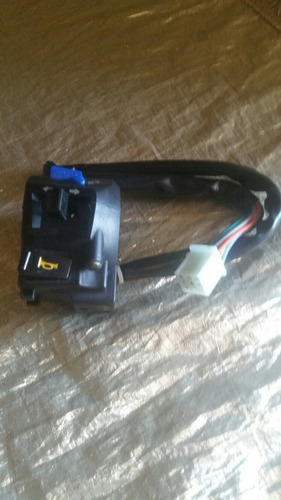 Imagen 3 de 3 de Mando Izquierdo Para Moto.empire,um,md 150cc
