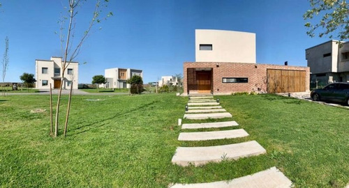 Imagen 22 de 30 de Casa Venta El Canton Norte 200 A Estrenar Piscina Y Parrilla