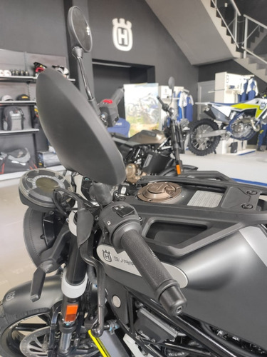 Husqvarna Svartpilen 200 2021
