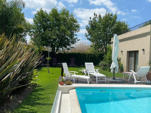 Excelente Casa En Santa Ana! Posible Permuta O Financiación!
