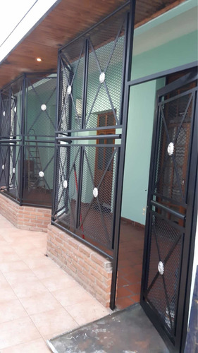 Imagen 3 de 5 de Puertas / Portones A Medida, Escaleras Y Cerramientos