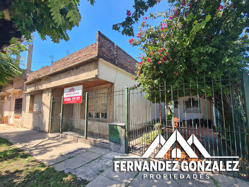 Venta De Casa 3 Amb En Lanus Este Con Patio, Fondo Y Garage