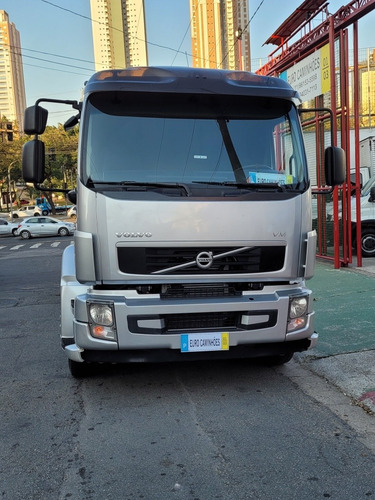 Imagem 1 de 14 de Volvo Vm 270 2013