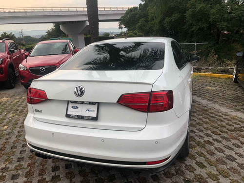 Imagen 9 de 15 de Volkswagen Jetta 2017 4p Gli L4/2.0/t Aut