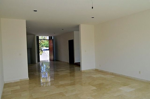 Casa En Venta, Ubicada En Loma De Valle Escondido Cod. Ev1283