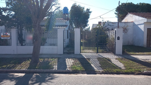Venta Casa 3 Amb + Depto Solo En Lote. Excelente Ubicación En Santa Teresita Calle 34 Entre 7 Y 8