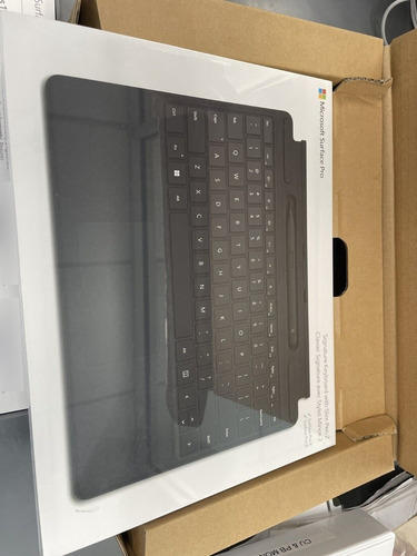 Imagen 3 de 3 de Brand New Microsoft Surface Pro 8 13 2-in-1 Tablet & Laptop