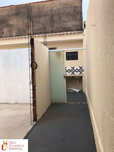 Imagem 6 de 19 de Casa Disponível Para Venda: Possui Dois Quartos, Um Banheiro, Sala, Cozinha E Garagem. A Edícula Possui Um Quarto, Um Banheiro, Cozinha E Quintal. - Ca00355 - 70750500