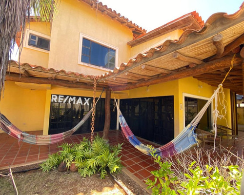 Re/max 2mil Vende Casa En La Urbanización Paraiso I, Pampatar. Isla De Margarita, Estado Nueva Esparta  